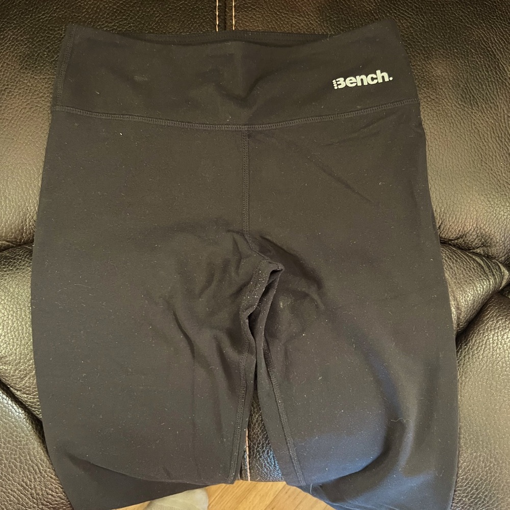 Bench women’s leggings size small black! Never worn them , only to try on.
